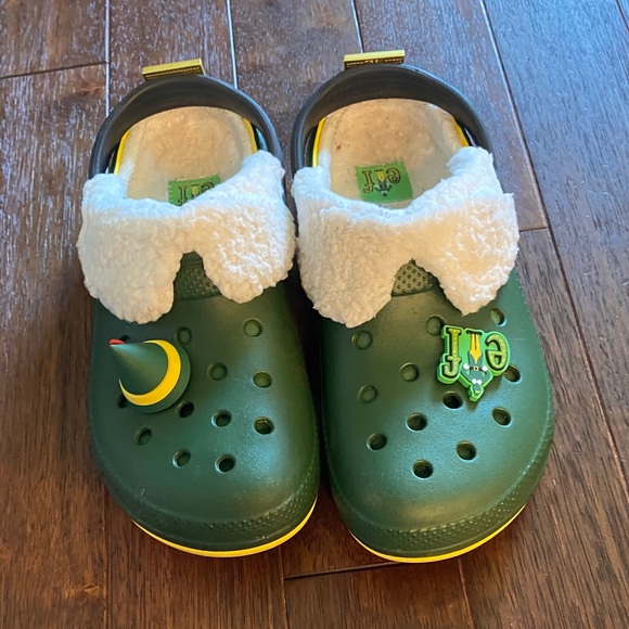 CROCS Other - CROCS Buddy The Elf Green Loafers with White Fleece Trim